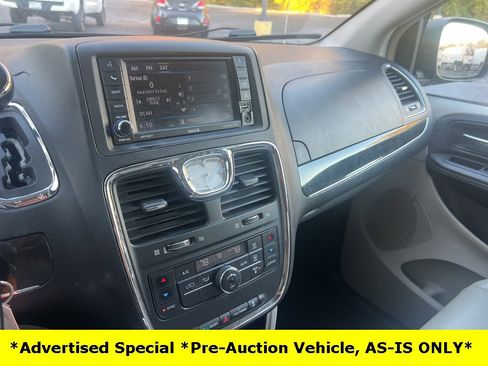 Used 2015 Chrysler Town & Country Touring image 53