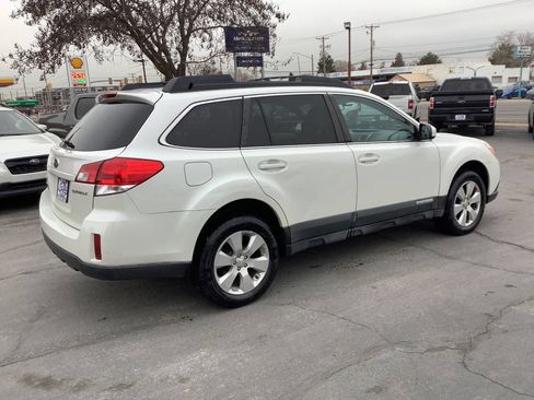 Used 2010 Subaru Outback 2.5i Premium image 9