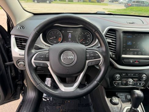 Used 2015 Jeep Cherokee Trailhawk w/ Comfort/Convenience Group AWD/4WD image 17