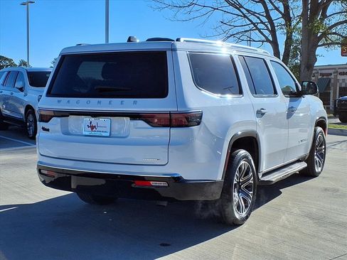 Used 2024 Jeep Wagoneer Series II image 6
