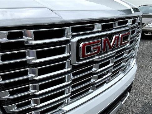 Used 2025 GMC Yukon XL Denali image 33