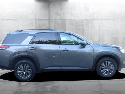 Certified 2025 Nissan Pathfinder SV AWD/4WD image 5