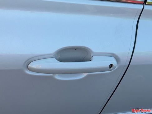 Used 2023 Toyota Highlander Platinum image 10