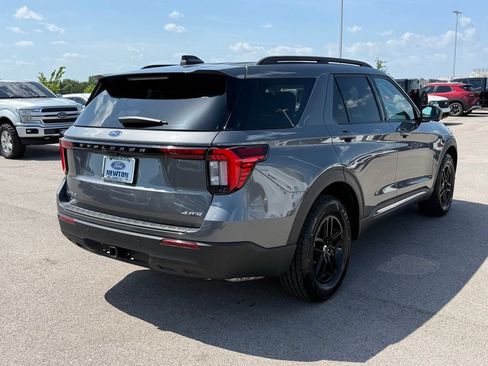 Used 2025 Ford Explorer Active AWD/4WD image 33