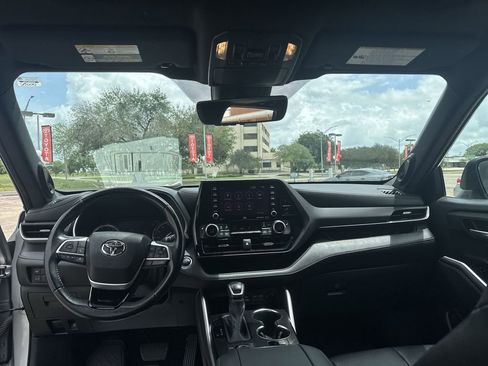 Used 2022 Toyota Highlander XSE AWD/4WD image 31