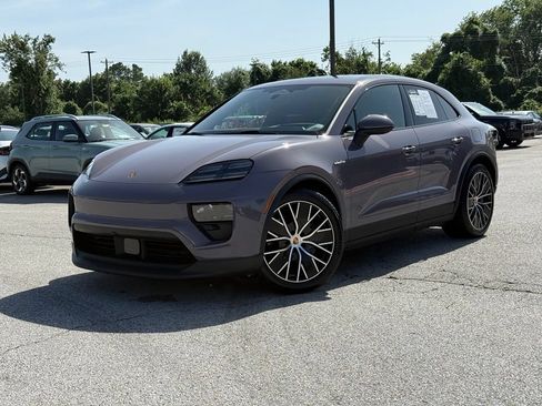 Used 2025 Porsche Macan 4S Electric AWD/4WD image 3