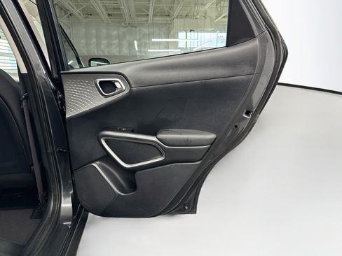 Used 2025 Kia Soul LX w/ LX Technology Package FWD image 29