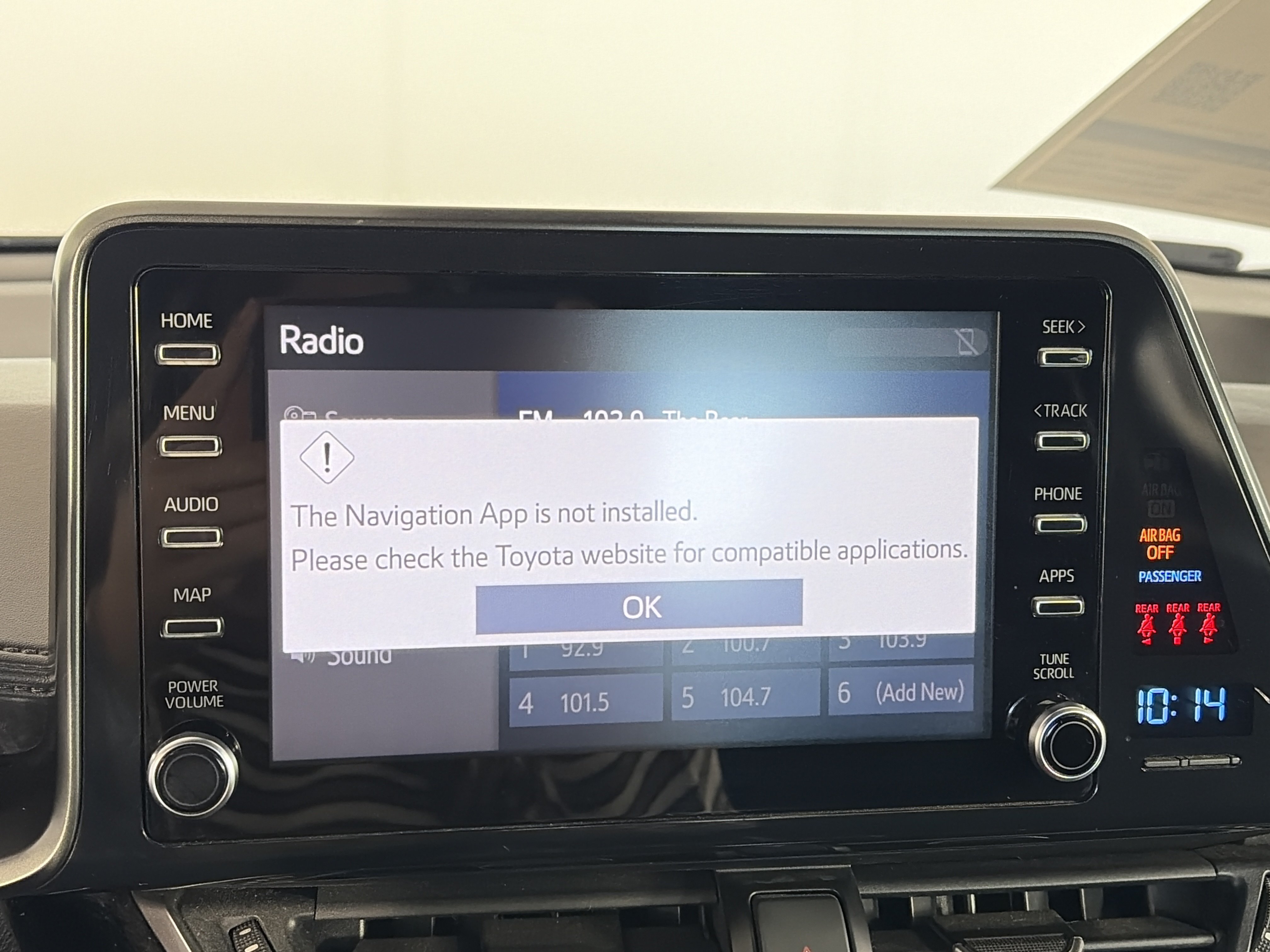 Used 2019 Toyota C-HR LE FWD image 17