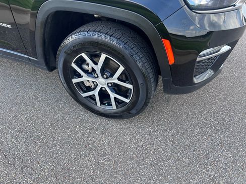 Certified 2025 Jeep Grand Cherokee Limited w/ Trailer Tow Package AWD/4WD image 12