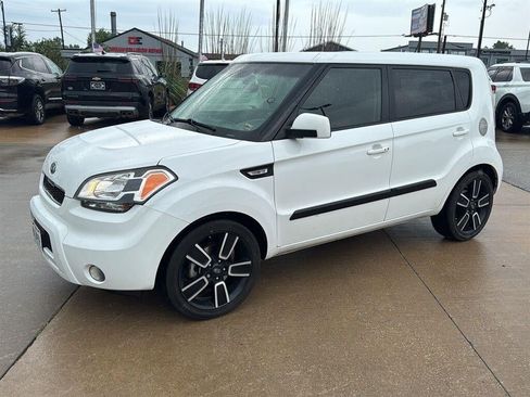 Used 2011 Kia Soul + FWD image 4
