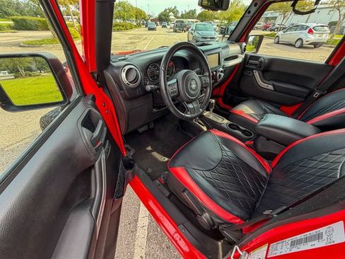 Used 2015 Jeep Wrangler Unlimited Sahara w/ Max Tow Package AWD/4WD image 9