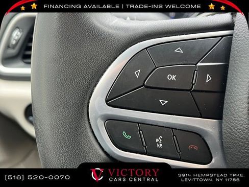 Used 2023 Chrysler Pacifica Touring-L image 24