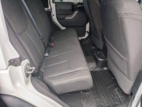 Used 2018 Jeep Wrangler Unlimited Sport S image 21