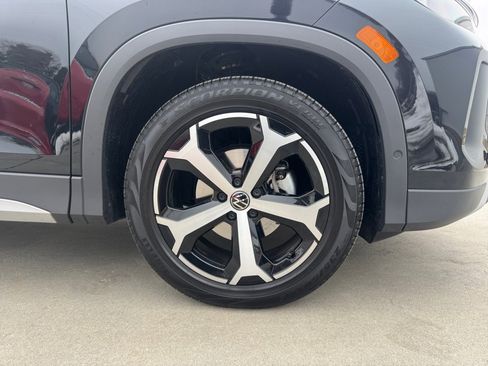 Certified 2025 Volkswagen Tiguan SE image 29