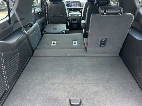New 2025 Chevrolet Suburban Premier RWD image 17