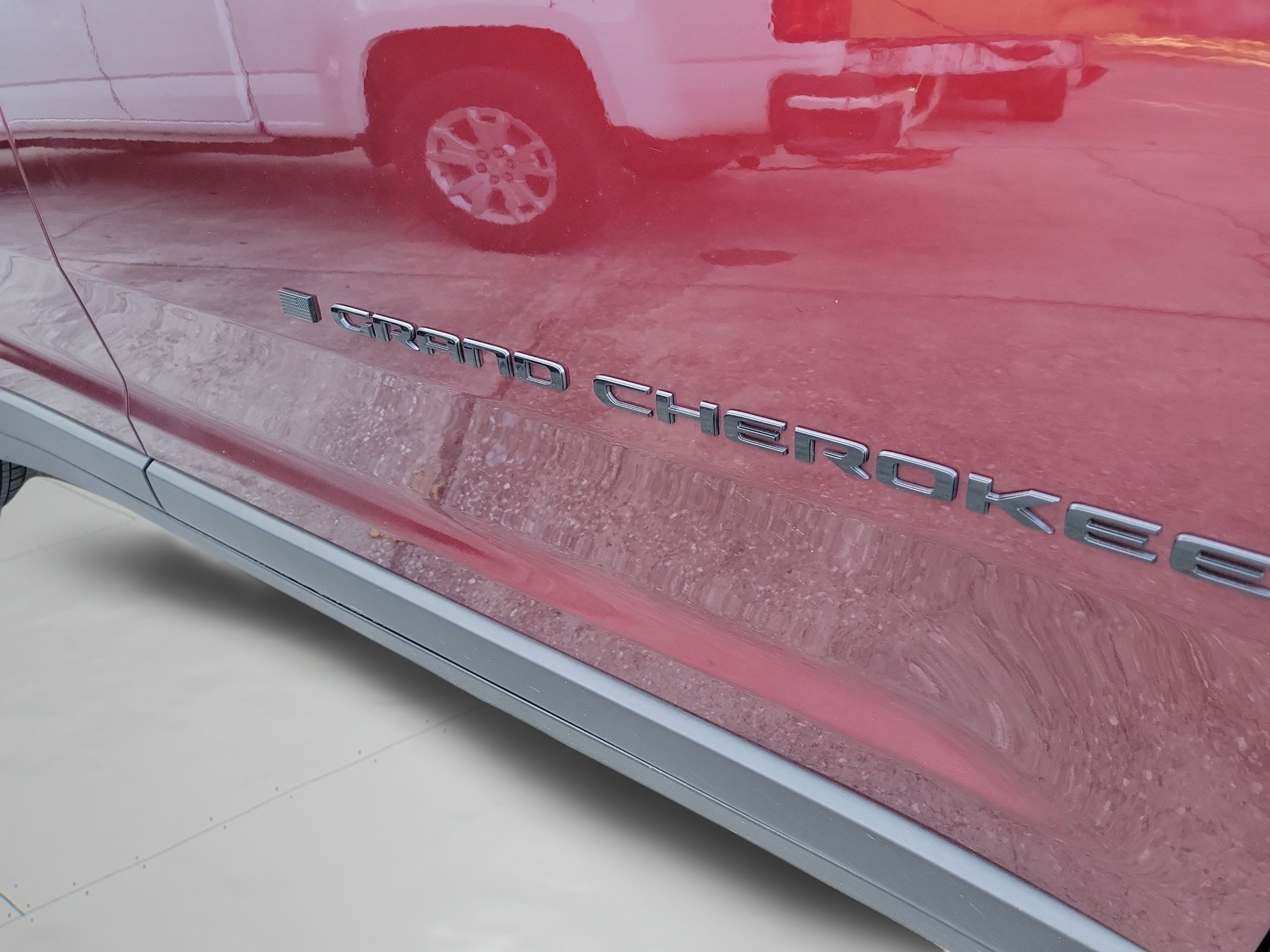 Certified 2025 Jeep Grand Cherokee Altitude AWD/4WD image 29