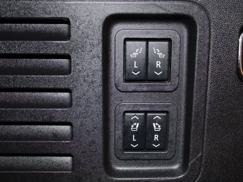 Used 2024 GMC Acadia Denali image 16