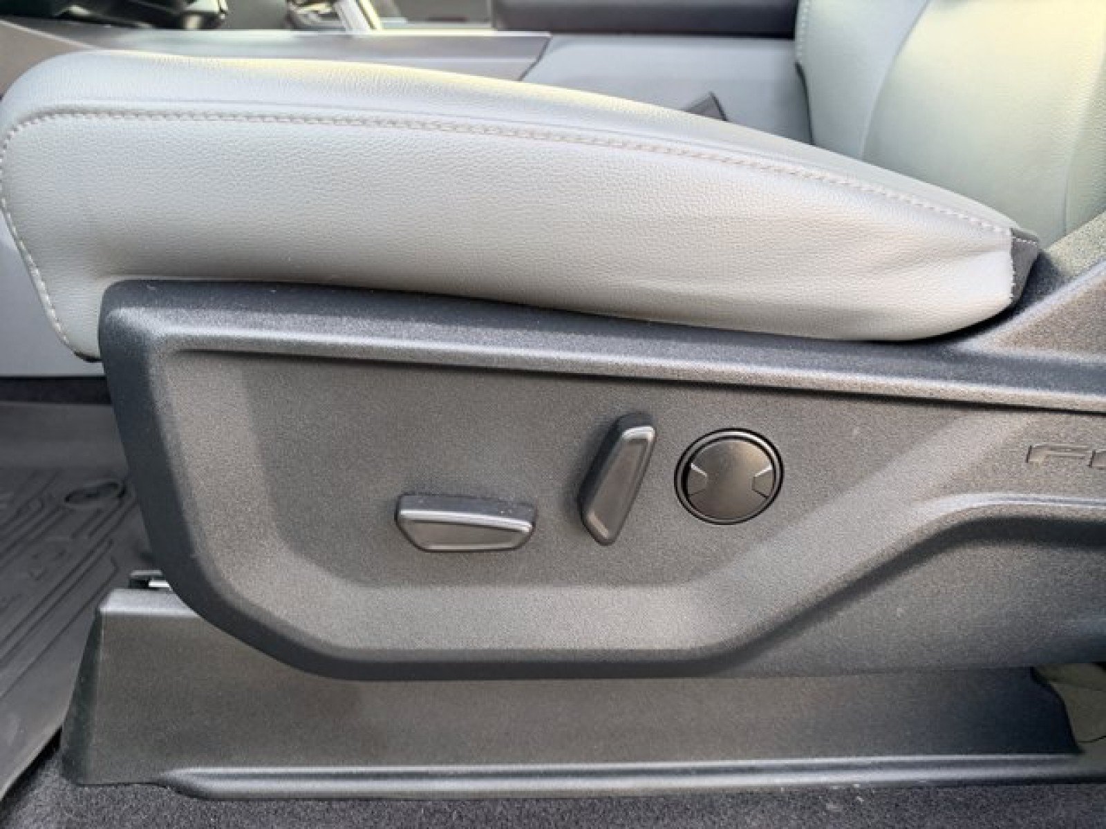 Used 2025 Ford F150 Lightning Flash AWD/4WD image 12