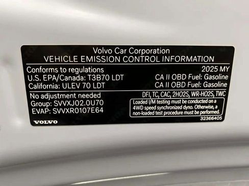 Used 2025 Volvo XC40 B5 Plus image 16