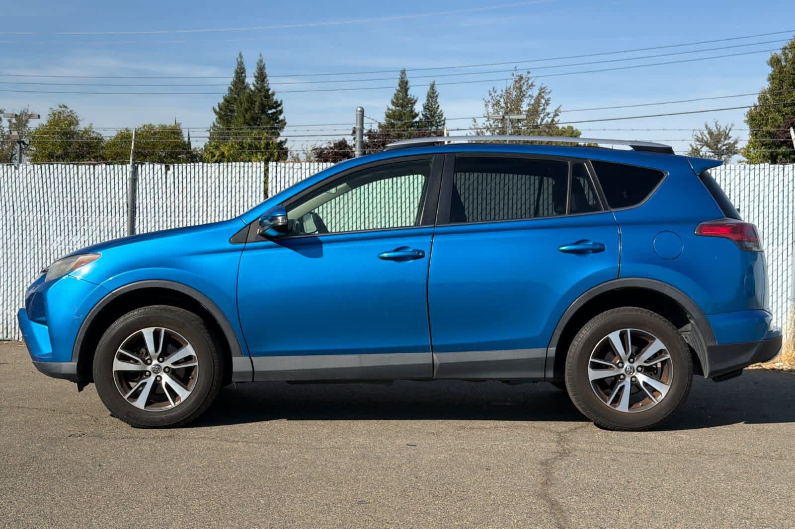Used 2016 Toyota RAV4 XLE FWD image 2