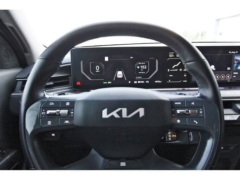 Used 2024 Kia EV9 Light Long Range RWD image 16