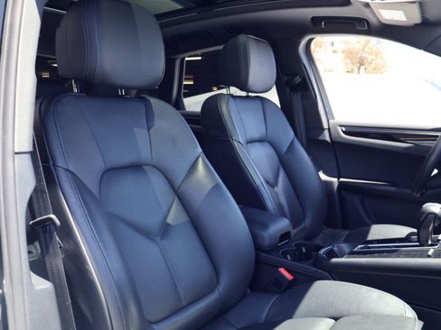 Certified 2024 Porsche Macan AWD/4WD image 24