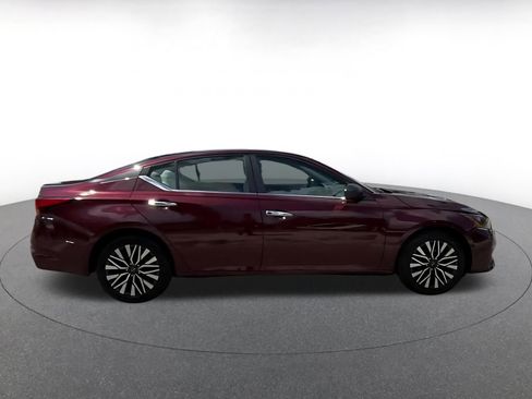Used 2025 Nissan Altima 2.5 SV FWD image 16