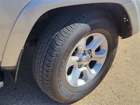 Used 2021 Toyota 4Runner SR5 Premium image 6