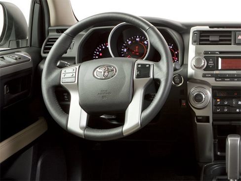 Used 2013 Toyota 4Runner SR5 AWD/4WD image 9