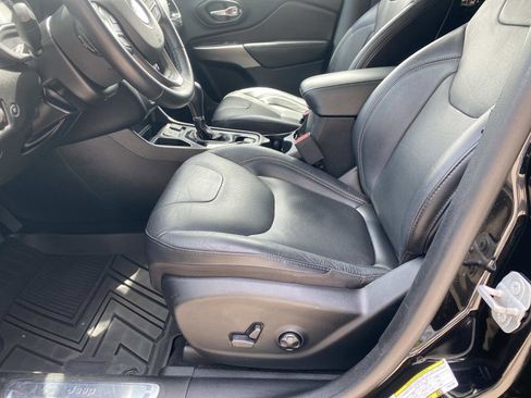 Used 2020 Jeep Cherokee Limited FWD image 24