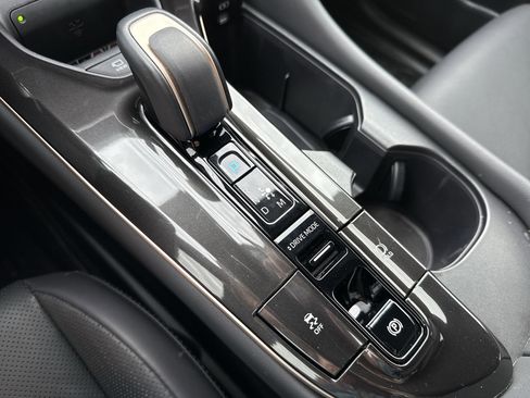 Certified 2025 Toyota Crown Platinum image 21