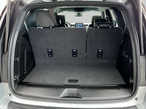 Used 2024 Chevrolet Tahoe LT w/ Luxury Package RWD image 36