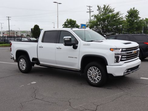 Used 2023 Chevrolet Silverado 2500 High Country w/ Technology Package AWD/4WD image 2