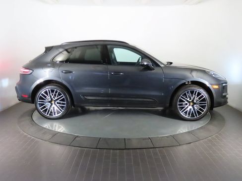 Certified 2026 Porsche Macan AWD/4WD image 8