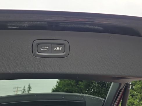 Used 2016 Volvo XC90 T5 Momentum image 16