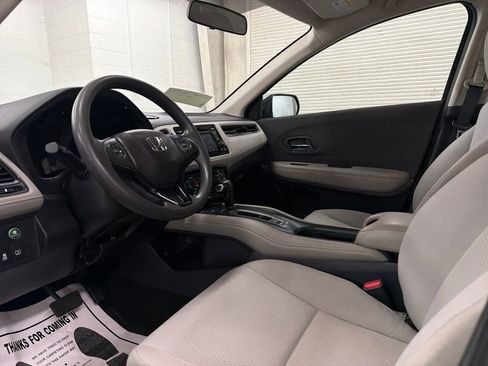 Used 2019 Honda HR-V LX image 5