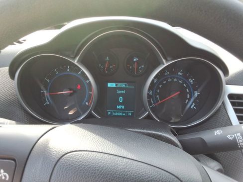 Used 2015 Chevrolet Cruze LT w/ Technology Package FWD image 27