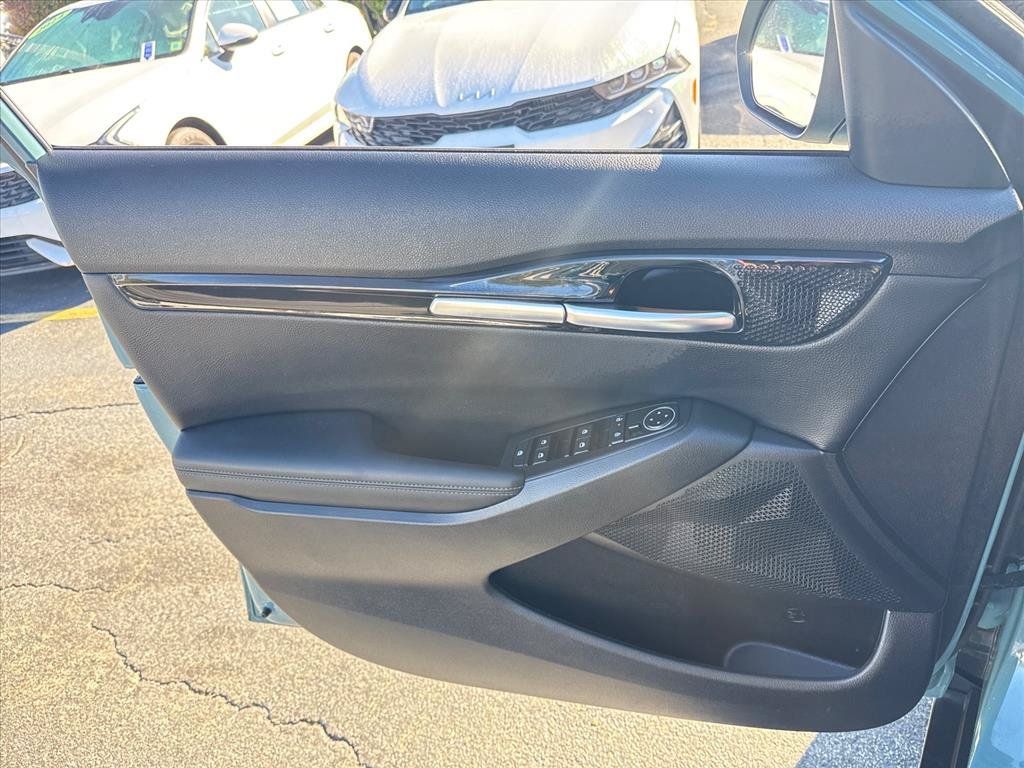 Certified 2025 Kia Seltos EX w/ EX Sunroof Package AWD/4WD image 23