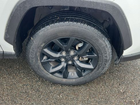 Used 2021 Toyota RAV4 LE image 40