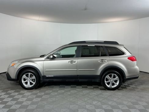 Used 2014 Subaru Outback 2.5i Limited w/ Moonroof Package AWD/4WD image 8