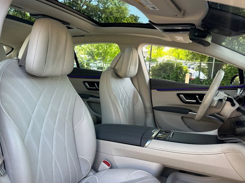 Used 2023 Mercedes-Benz EQS 580 4MATIC Sedan image 32