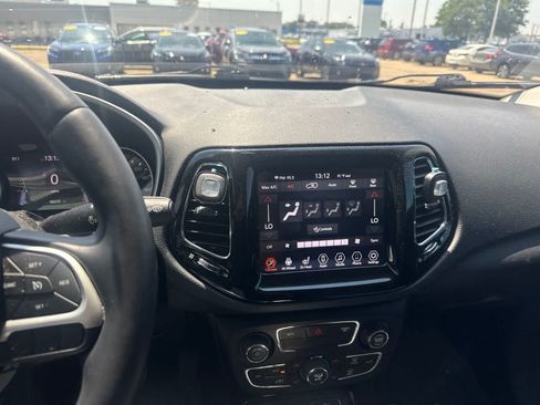 Used 2019 Jeep Compass Limited AWD/4WD image 18