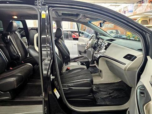 Used 2012 Toyota Sienna SE image 29