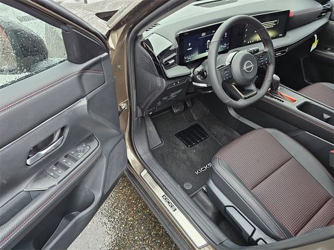 New 2026 Nissan Kicks SR image 9