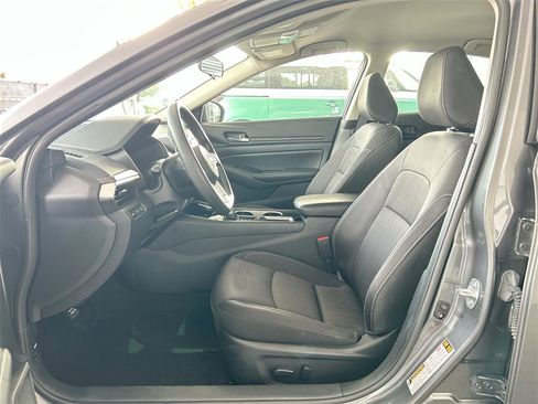 Used 2024 Nissan Altima 2.5 SV image 11