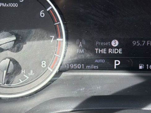 Used 2025 Nissan Rogue SV image 14