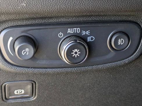 Used 2024 GMC Terrain SLT image 13