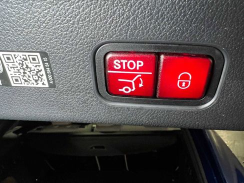 Certified 2025 Mercedes-Benz GLC 300 4MATIC image 18