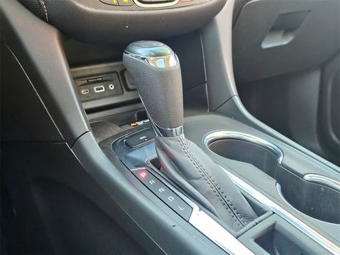 Used 2021 Chevrolet Equinox Premier image 25