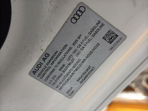 Used 2025 Audi Q3 2.0T Premium image 38